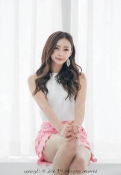 白嫩气质美女私房性感卷发优雅迷人摄影图片