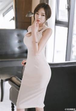 极品气质美女白嫩诱人美女性感写真图片