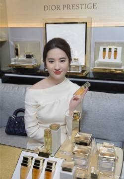 神仙姐姐刘亦菲出席活动气质摄影图片 这颜值也是没谁了