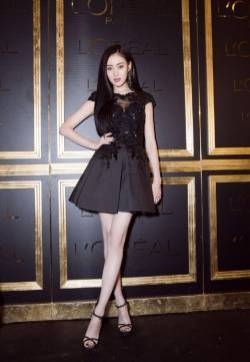 张天爱图片：张天爱亮相欧莱雅晚宴性感美腿图片