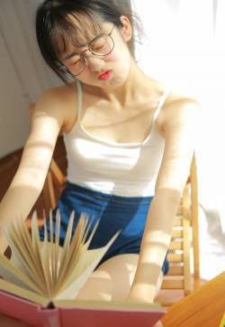 文艺清新美少女俏皮可爱私房写真