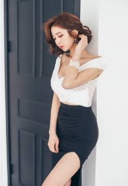 长腿性感女神白嫩修长美腿大胆性感写真短发美女