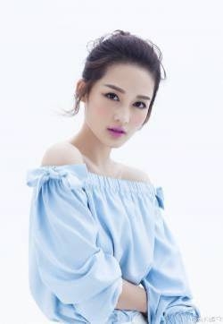 气质女神李沁清新写真图片：犹如唯美小公主
