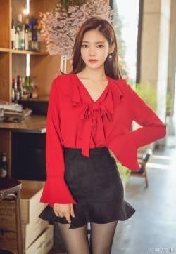 气质美女模特朴正允职业装黑丝袜美腿性感写真集