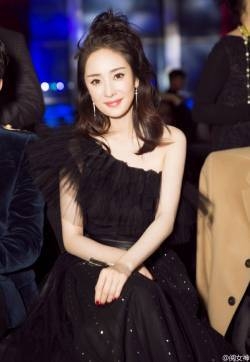 杨幂《真正男子汉》出席活动摄影图片