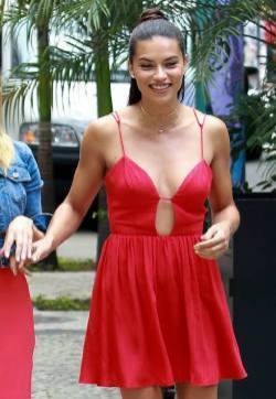 维密天使超模Adriana Lima大胆时尚性感写真图片