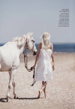 维密天使超模Devon Windsor 演绎浪漫沙滩时尚写真图片