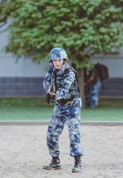 杨幂《真正男子汉》军装高清图片