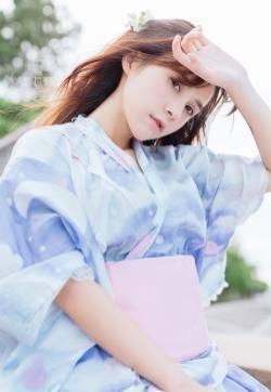 斗鱼女主播夏美酱户外旅拍高清迷人美女图片