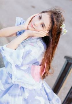 LOL美女主播夏美酱户外旅拍高清迷人美女图片