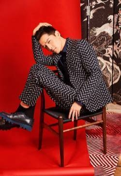 胡歌杂志图片   胡歌儒雅帅气杂志写真图片