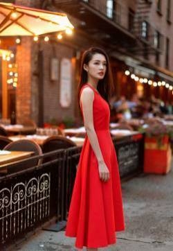 李沁图片  李沁红色长裙艳丽唯美街拍图片