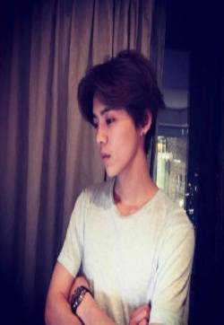 鹿晗生活照图片 鹿晗自拍照图片
