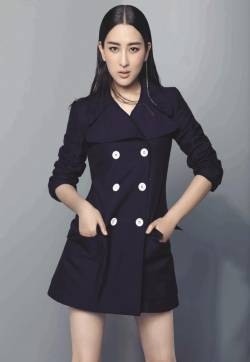 回族美女马苏时尚街拍图片