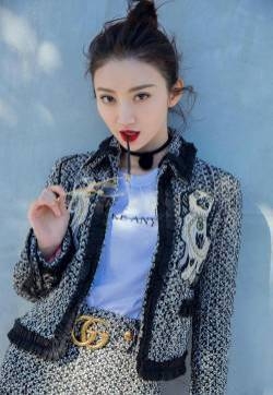 景甜图片：复古红唇时尚街拍