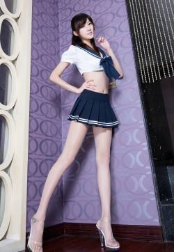 台湾腿模Queena制服丝袜诱惑写真