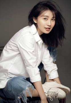 李菲儿图片  李菲儿白衬衫简约时尚写真图片
