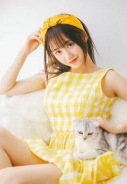 格子裙漂亮美眉居家甜美私房乖巧靓丽写真