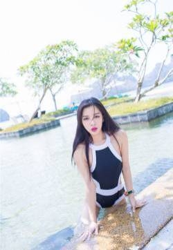 美女戴小唯性感诱惑高清壁纸