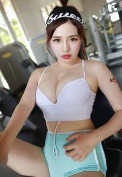嘟嘟唇美女丰满上围诱人美女图片