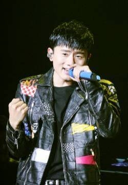 张杰演唱会图片