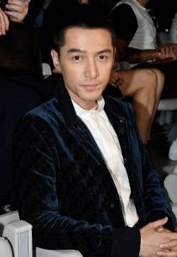 胡歌亮相2018春夏米兰男装周时尚写真