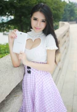 火辣妖媚美女性感开胸短裙诱惑大胆写真