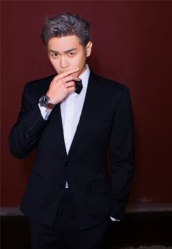 张若昀西装笔挺帅气活动图片图片 张若昀西装笔挺帅气活动图片图片