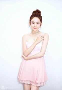 中国内地新疆乌鲁木齐市影视女演员古力娜扎清新丸子头手机壁纸第张