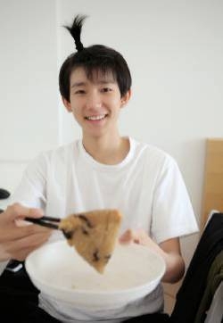 王源呆萌粽子图片