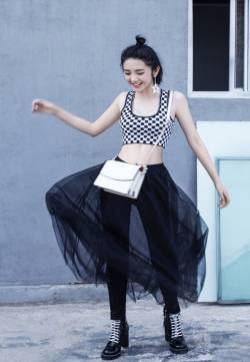 唐艺昕性感露脐装写真图片