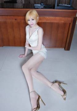 清爽短发女神Lucy性感丝袜美腿私房诱惑写真图片 清爽短发女神Lucy性感丝袜美腿私房诱惑写真图片