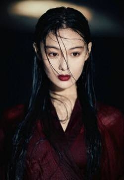 张馨予夏日清凉写真：水中美人出浴图