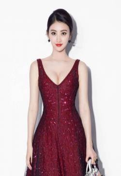 景甜深V活动礼服性感图片