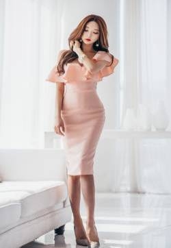 骨感美女干练高挑火辣身材性感艺术照