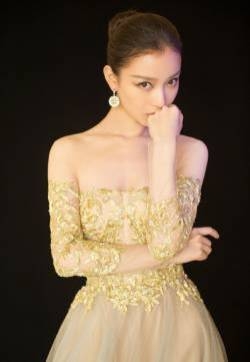 倪妮白色镂空长裙仙气飘飘唯美写真