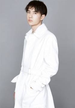 王一博冷峻型男最新白衣写真高清图片