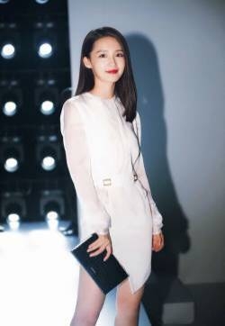 李沁巴黎时装秀时尚造型写真图片