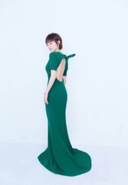 景甜绿色露背连衣裙性感高清图片