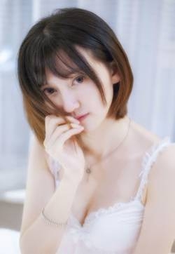 吊带睡裙美女大胆性感私房诱惑写真图片