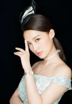 李沁国际马术大师赛现场性感写真