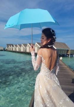 安以轩性感露背婚纱照唯美写真
