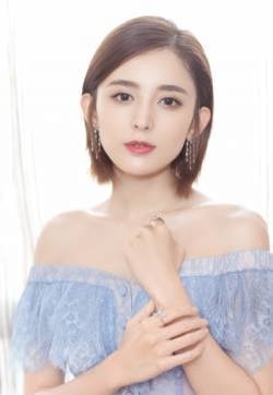 古力娜扎一字肩清新唯美写真图片
