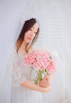 清纯美少女蕾丝婚纱唯美意境写真