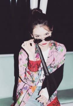 戚薇碎花外套复古冷艳写真图片  戚薇图片