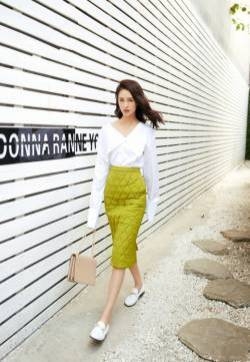 李沁性感清爽街拍写真图片