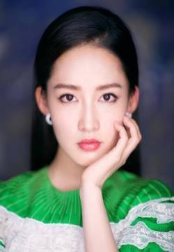 李沁浪漫运动风写真图片