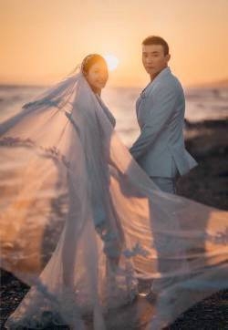 刘畊宏王婉霏夫妻甜蜜婚纱照高清图片