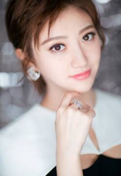 景甜披肩裙秀美腿甜美清新气质写真图片