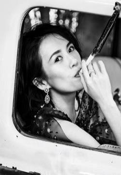 章子怡露肩性感妩媚封面写真大片